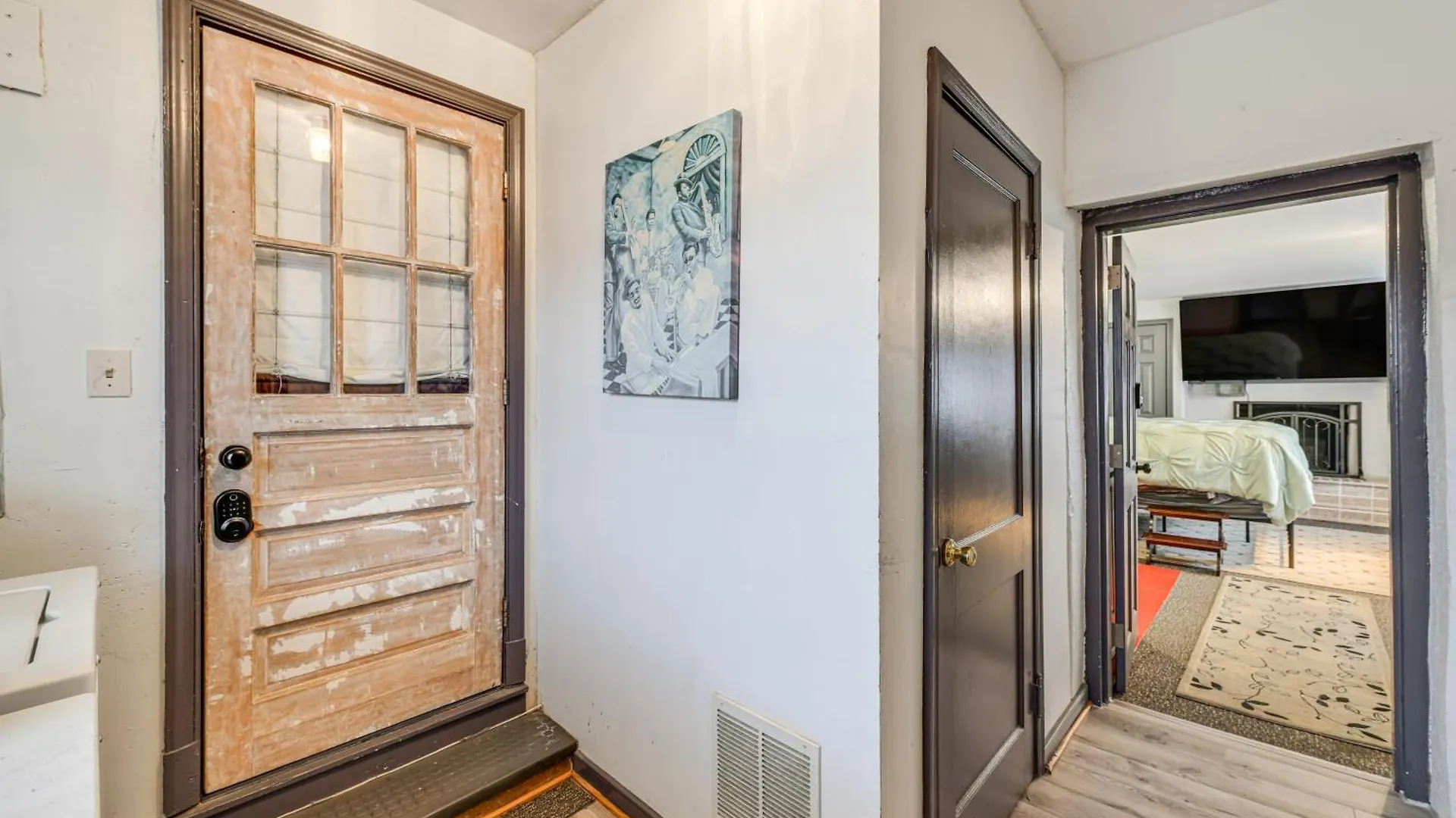Close To Dtwn Richmond Apartment With Private Patio