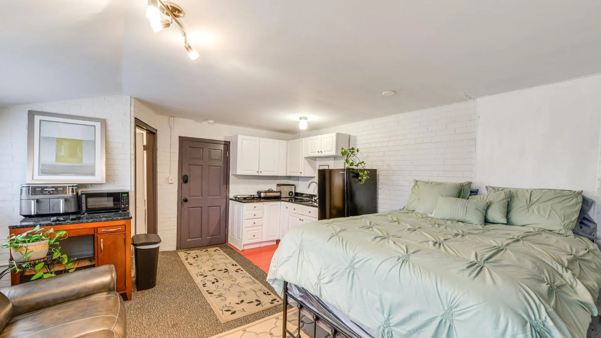 Close To Dtwn Richmond Apartment With Private Patio 0*,