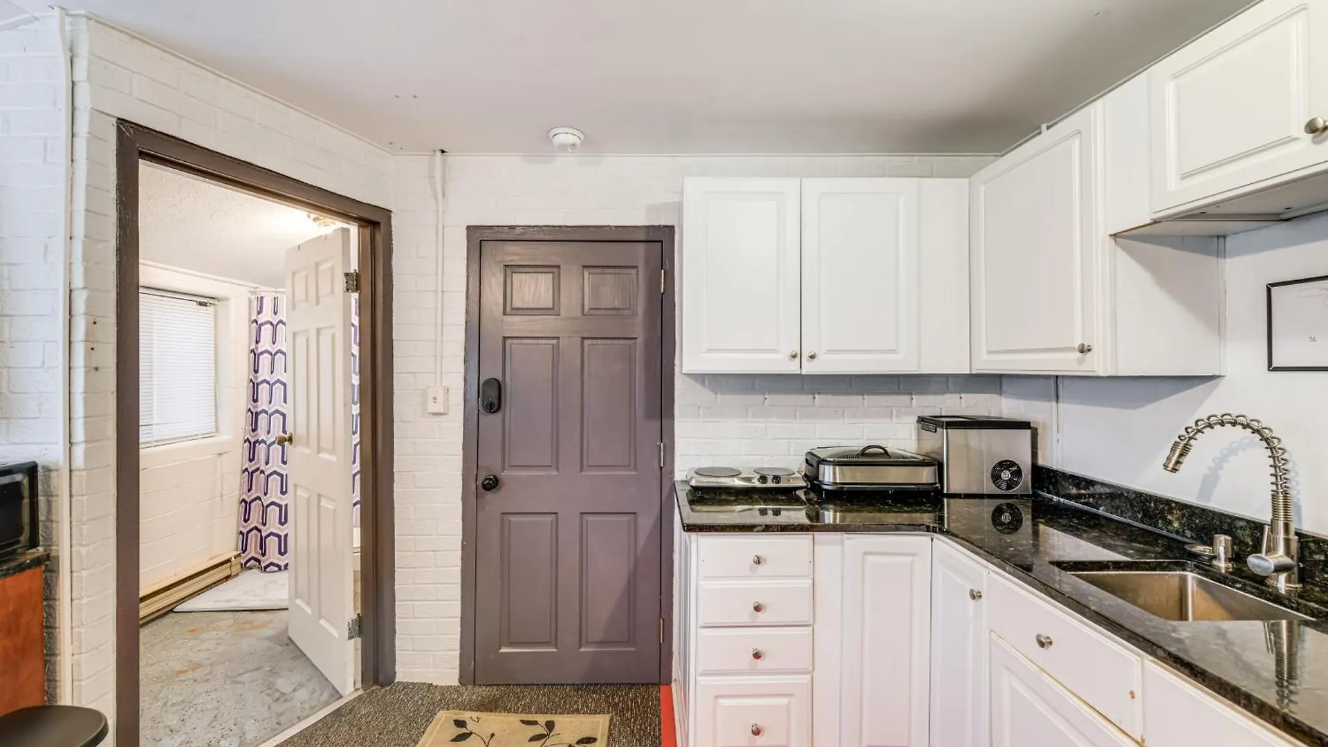 Close To Dtwn Richmond Apartment With Private Patio 0*,