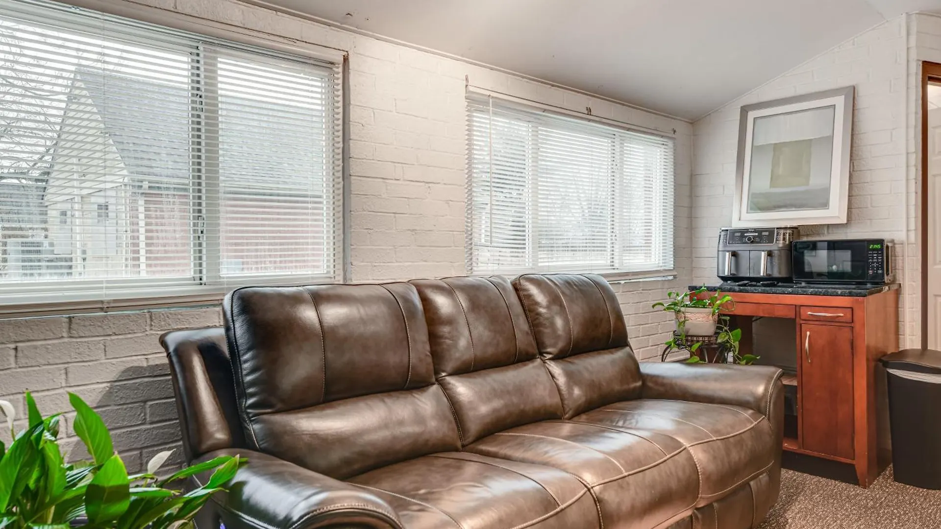 Close To Dtwn Richmond Apartment With Private Patio
