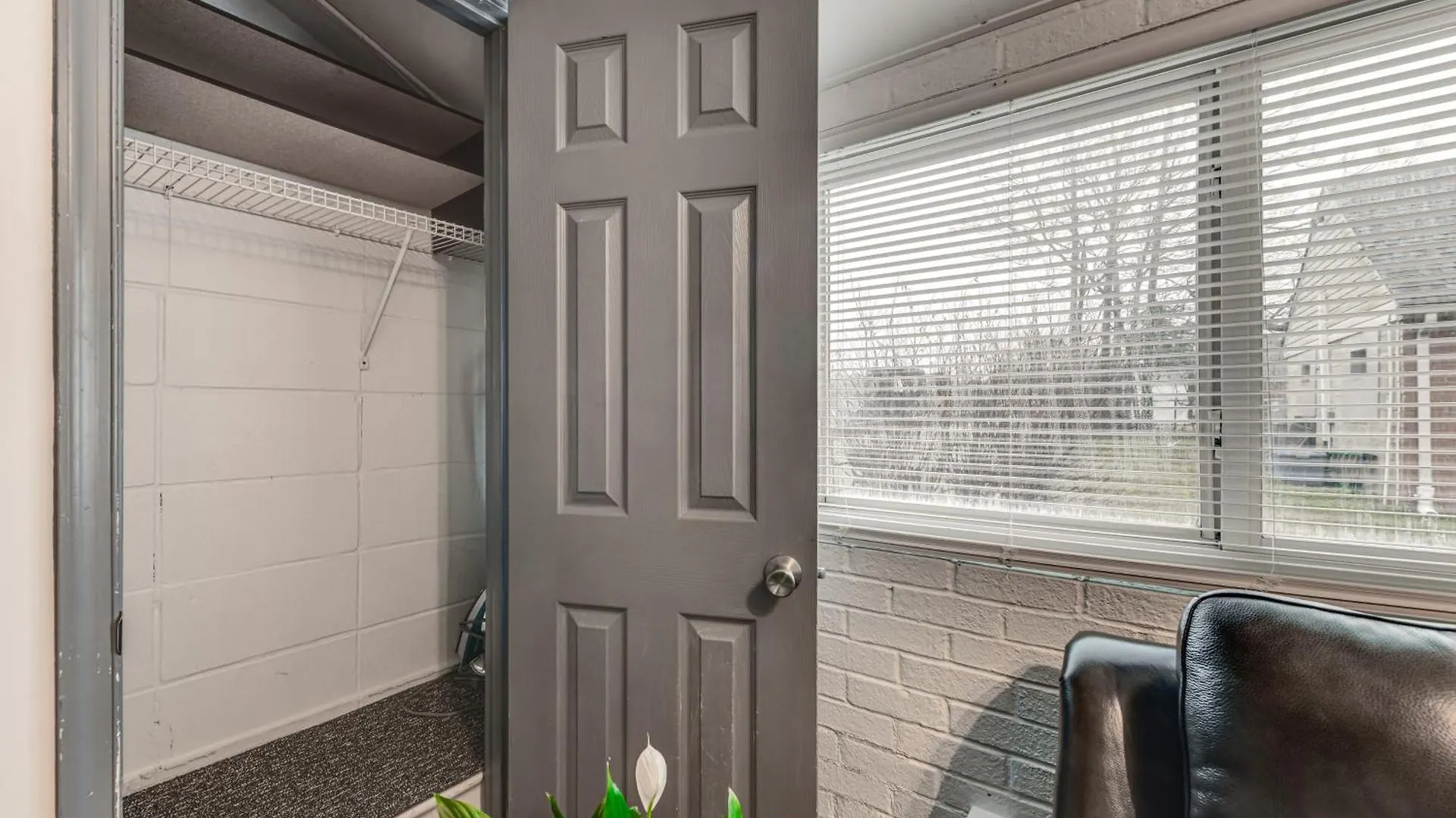 Close To Dtwn Richmond Apartment With Private Patio