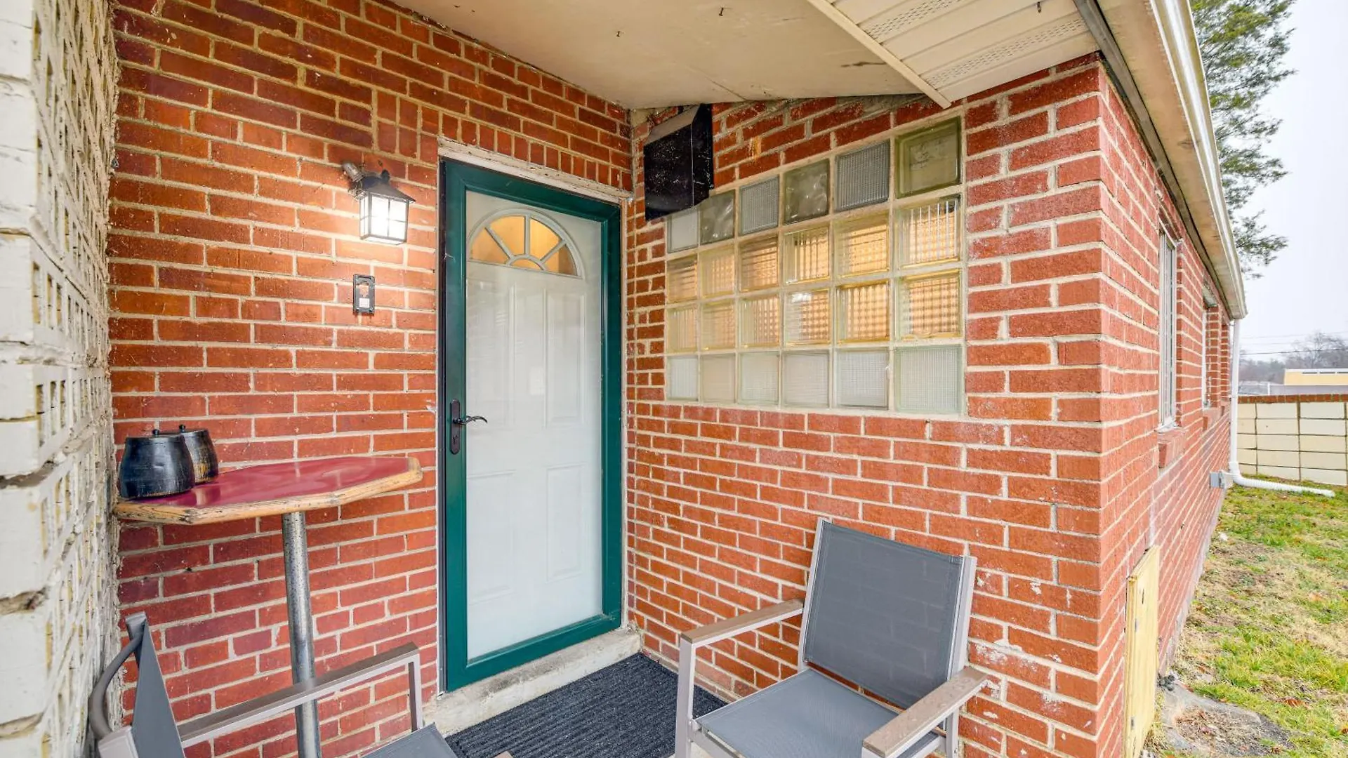 Close To Dtwn Richmond Apartment With Private Patio