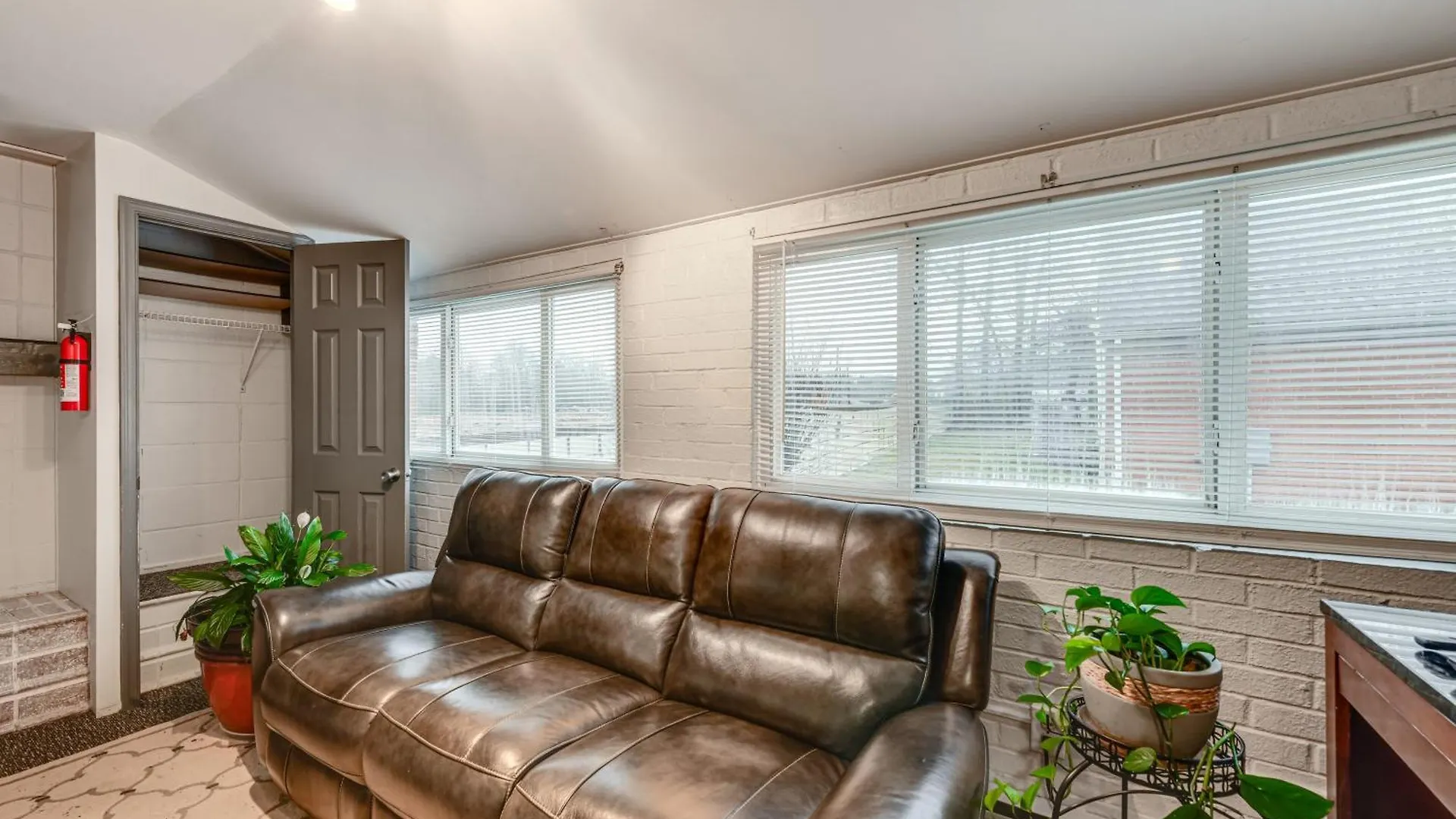 Close To Dtwn Richmond Apartment With Private Patio